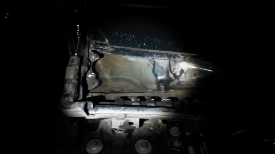 Прочистка дренажных отверстий. — Renault Megane III, 1,5 л, 2009 года ...