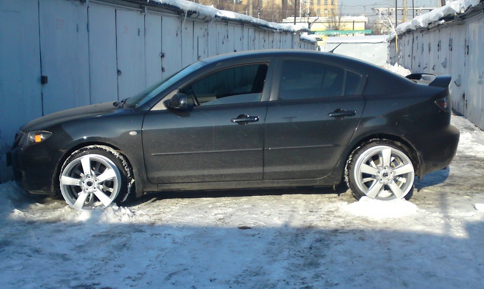 Mazda 3 2008 на дисках