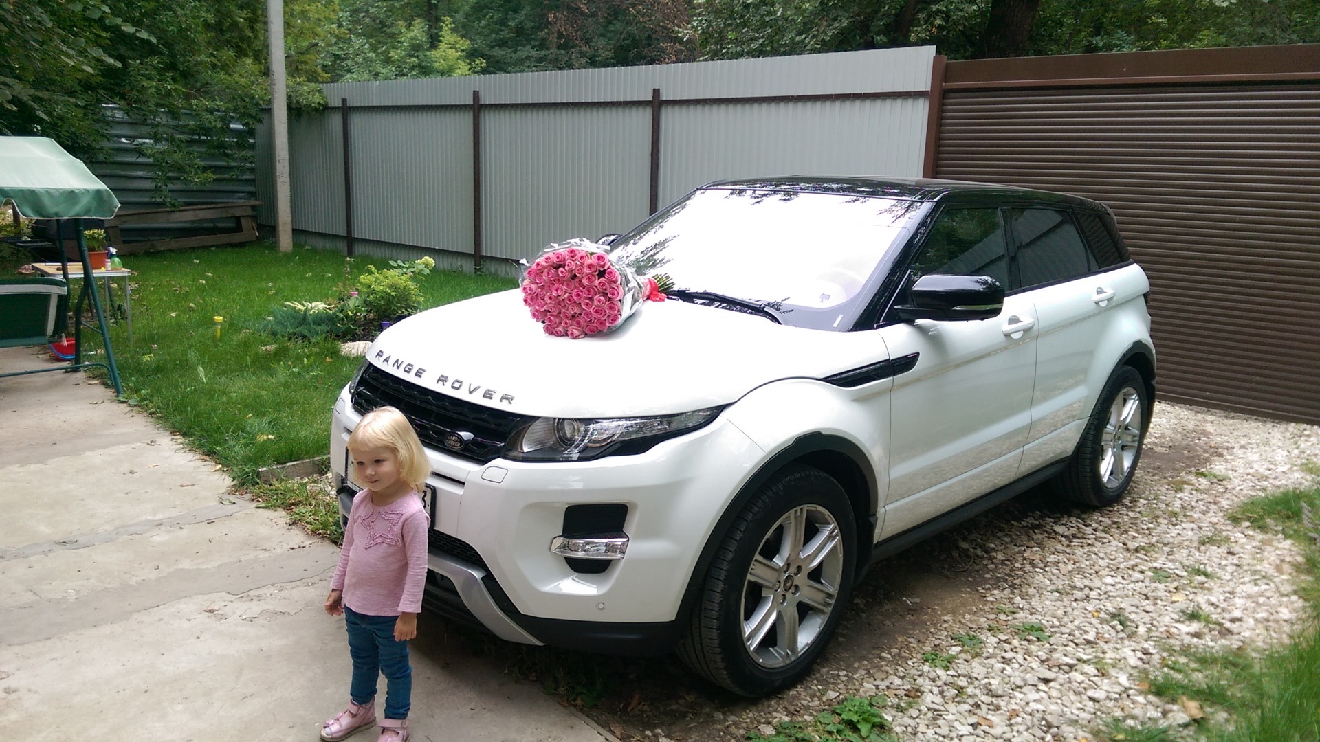 Range Rover Evoque красный с бантиком