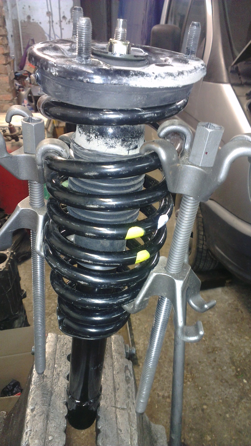 пружина стойки амортизатора. пружина подвески kia sportage-3 фобос задняя усиленная 10/12 55353. передние стойки ваз 1118. пружины передних амортизаторов volvo 740. передние стойки форд мондео 2.