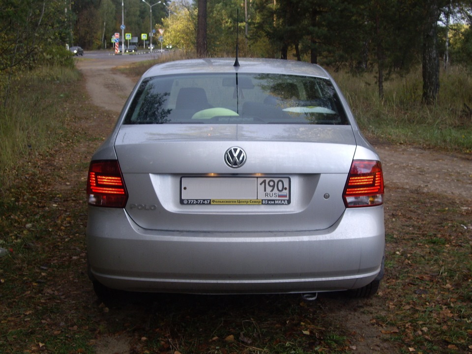 Volkswagen polo задний. Volkswagen Polo sedan сзади. Поло 2010 седан сзади. Volkswagen Polo 2011 сзади. Volkswagen Polo sedan 2011 сзади.