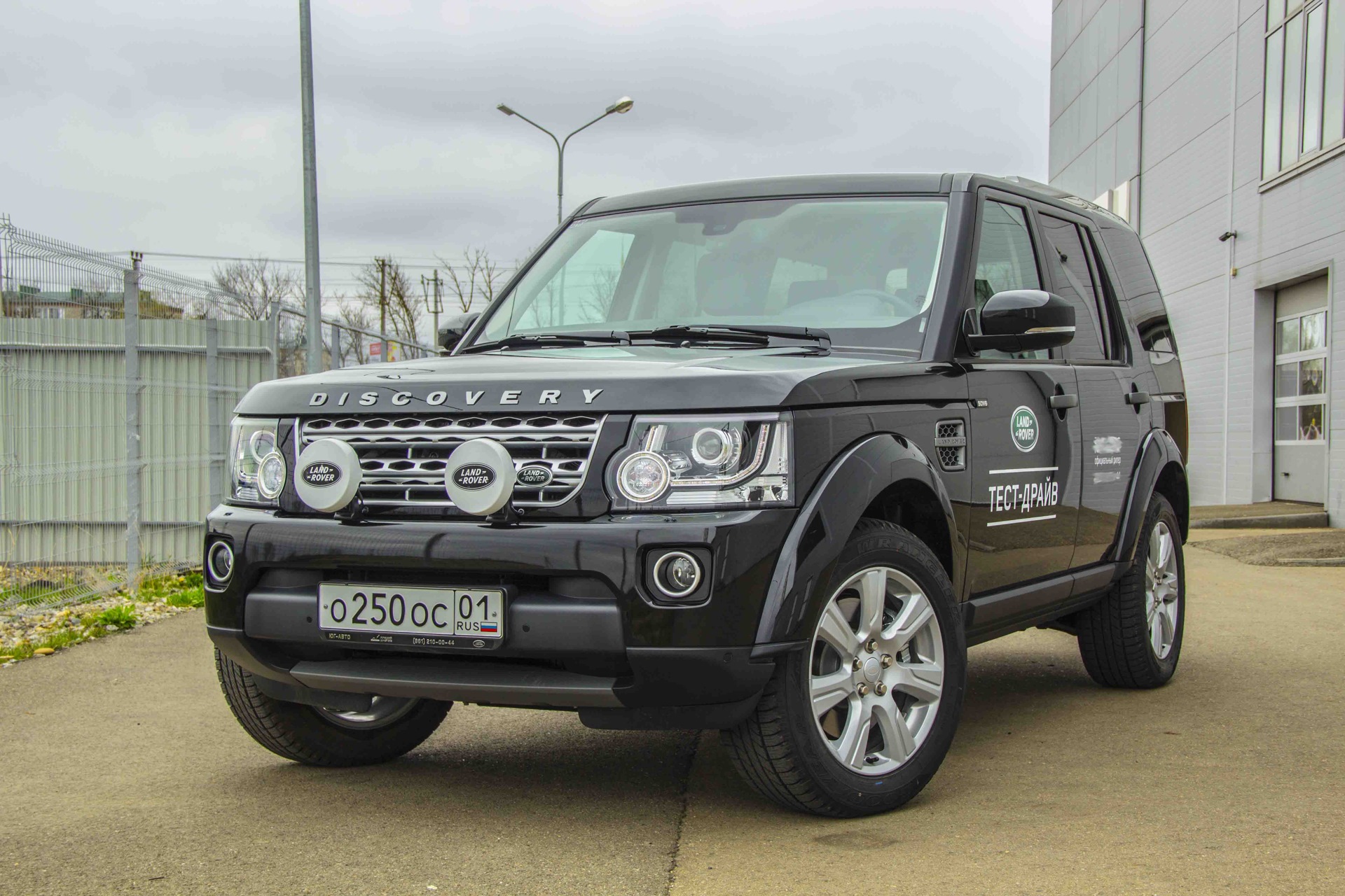 Land rover discovery 4 фото