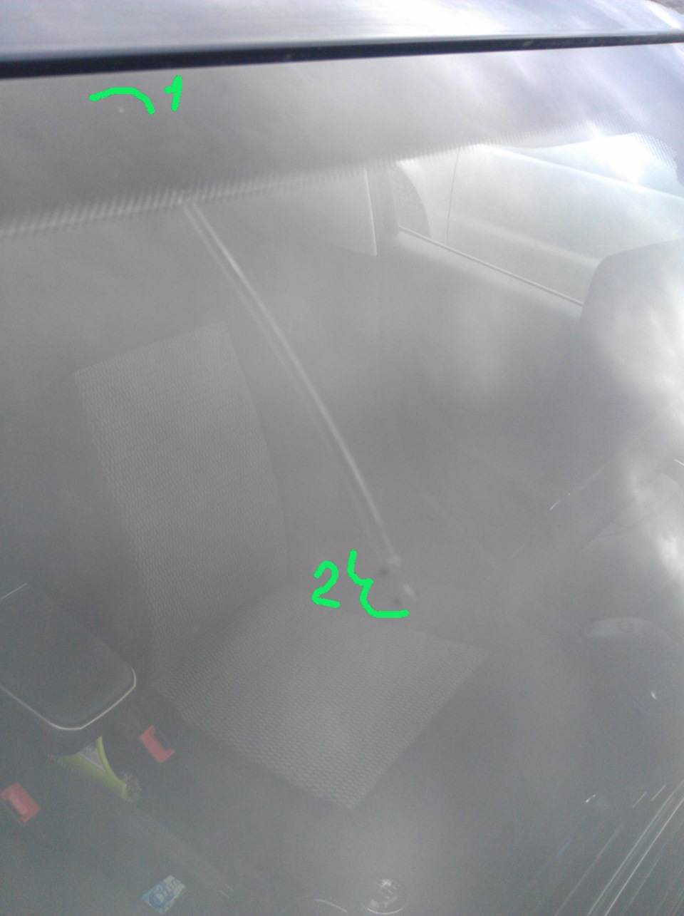 Трещина на лобовом стекле — Volkswagen Polo Sedan, 1,6 л, 2013 года ...