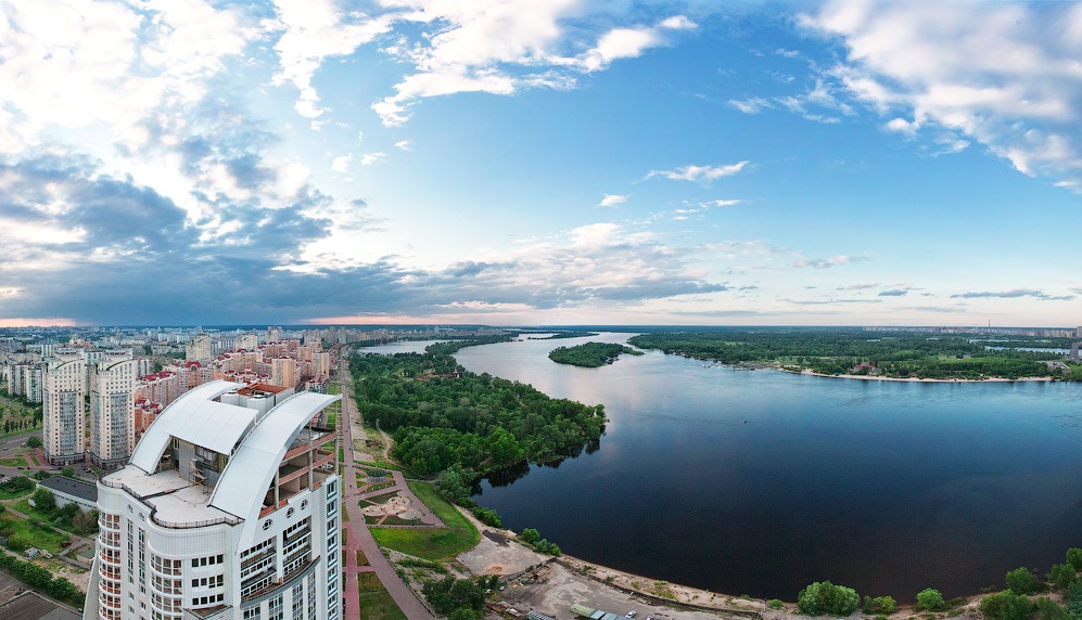 Днепр под Киевом вид сверху. Прогулка по Киеву. Река Днепр в Киеве фото.