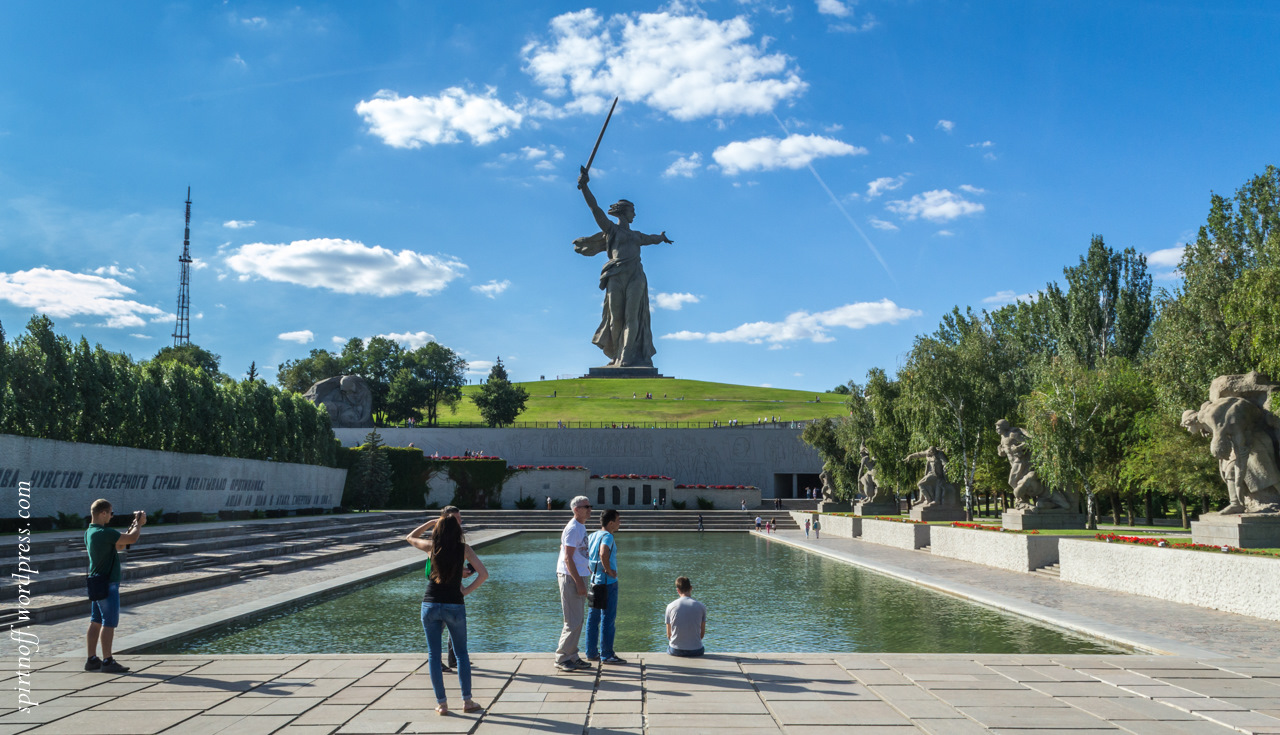 Курган волгоград режим работы. Волгоград набережная Мамаев Курган. Волгоград мемориальный комплекс на Мамаевом Кургане. Станция Мамаев Курган Волгоград.