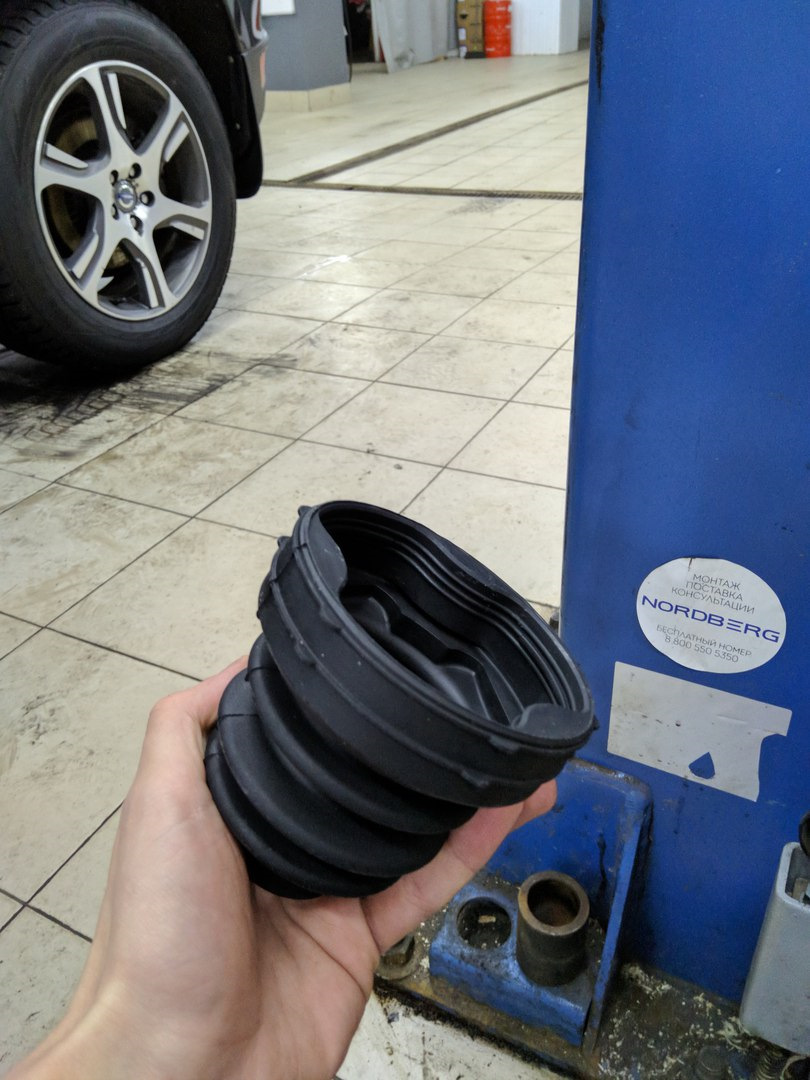 Замена внешнего пыльника переднего правого привода на Volvo S60 II # ...