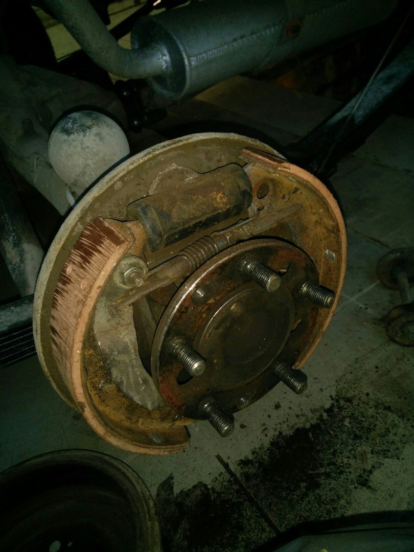 Заднее колесо без барабана ваз 2114. Замена барабанных тормозных колодок xc90. Тормозной барабан мазда 2. Замена барабанных колодок. Задний тормозной барабан " hyundai 438912 ".