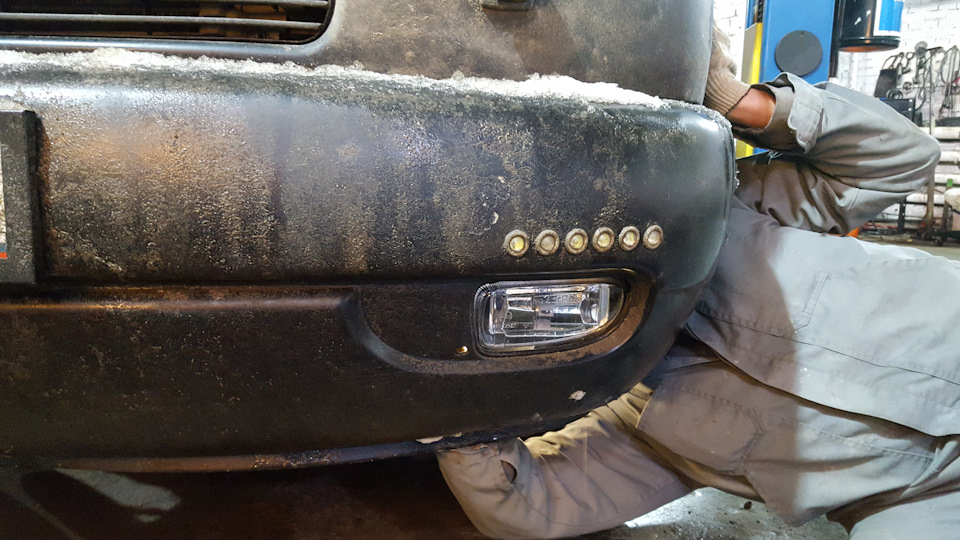 Противотуманки новые на месте — Volkswagen Caravelle (T4), 2,5 л, 2000 ...