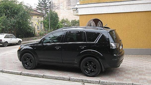 Аутлендер 3 на черных дисках фото
