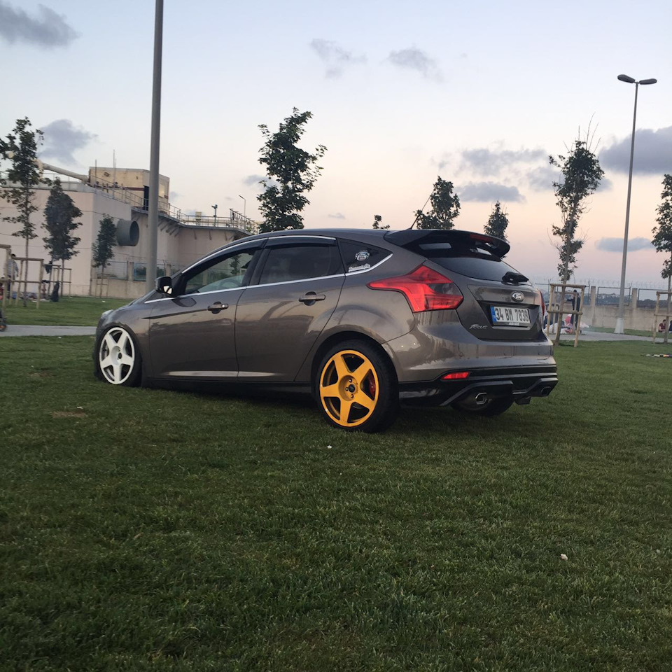 Ford Focus 3 stance