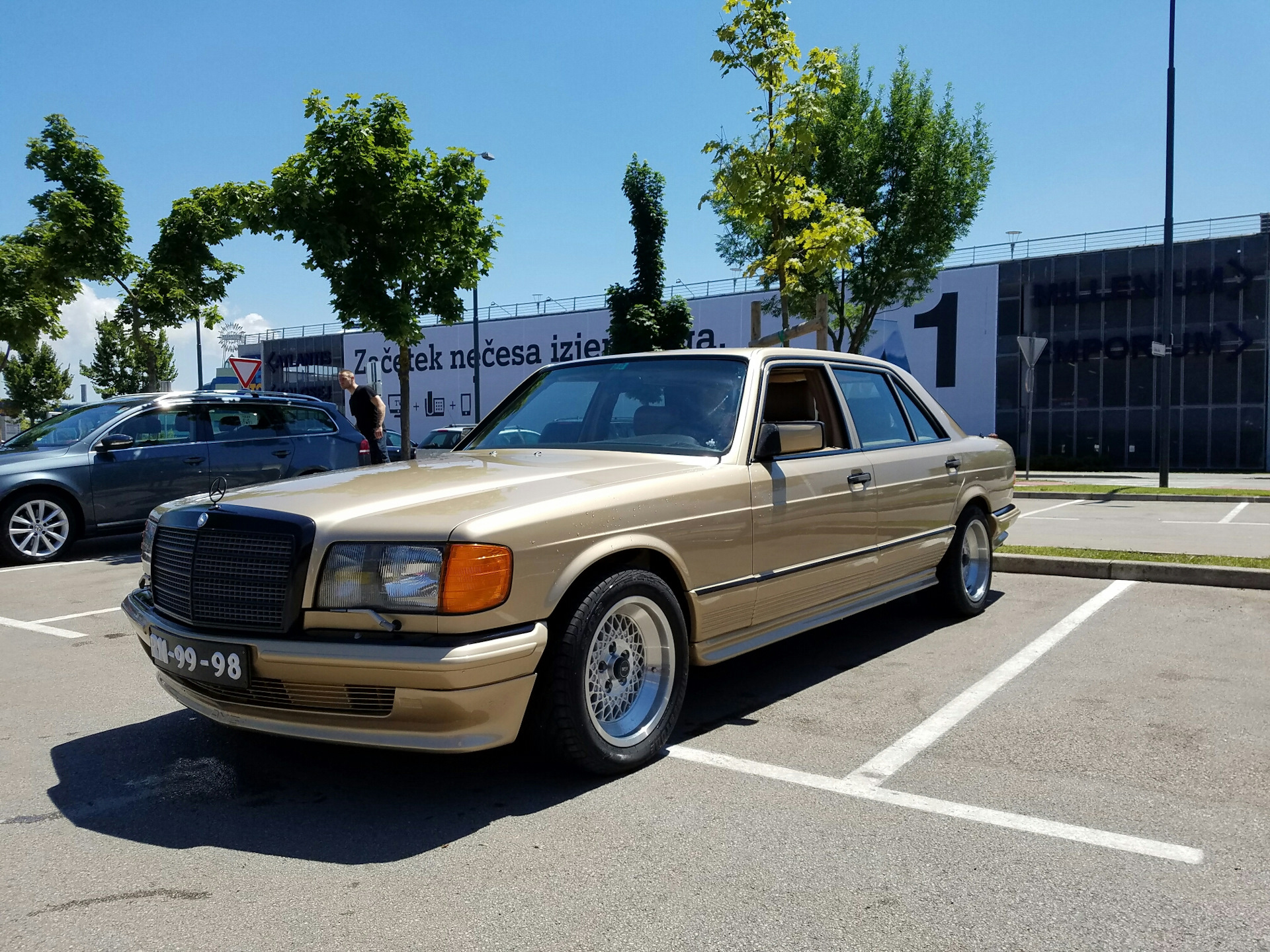 W 126 мерседес фото