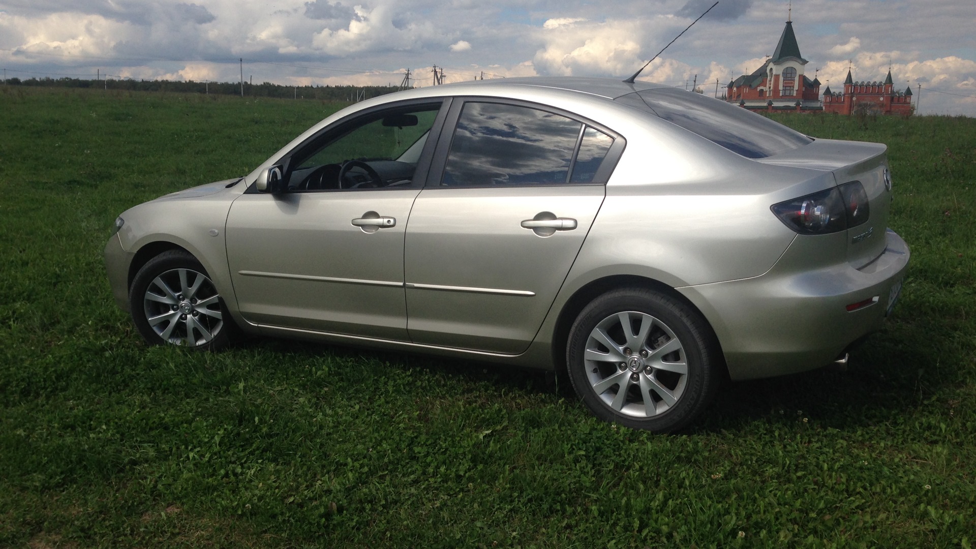 Mazda 3 (1G) BK 1.6 бензиновый 2006 | серо-золотистая на DRIVE2