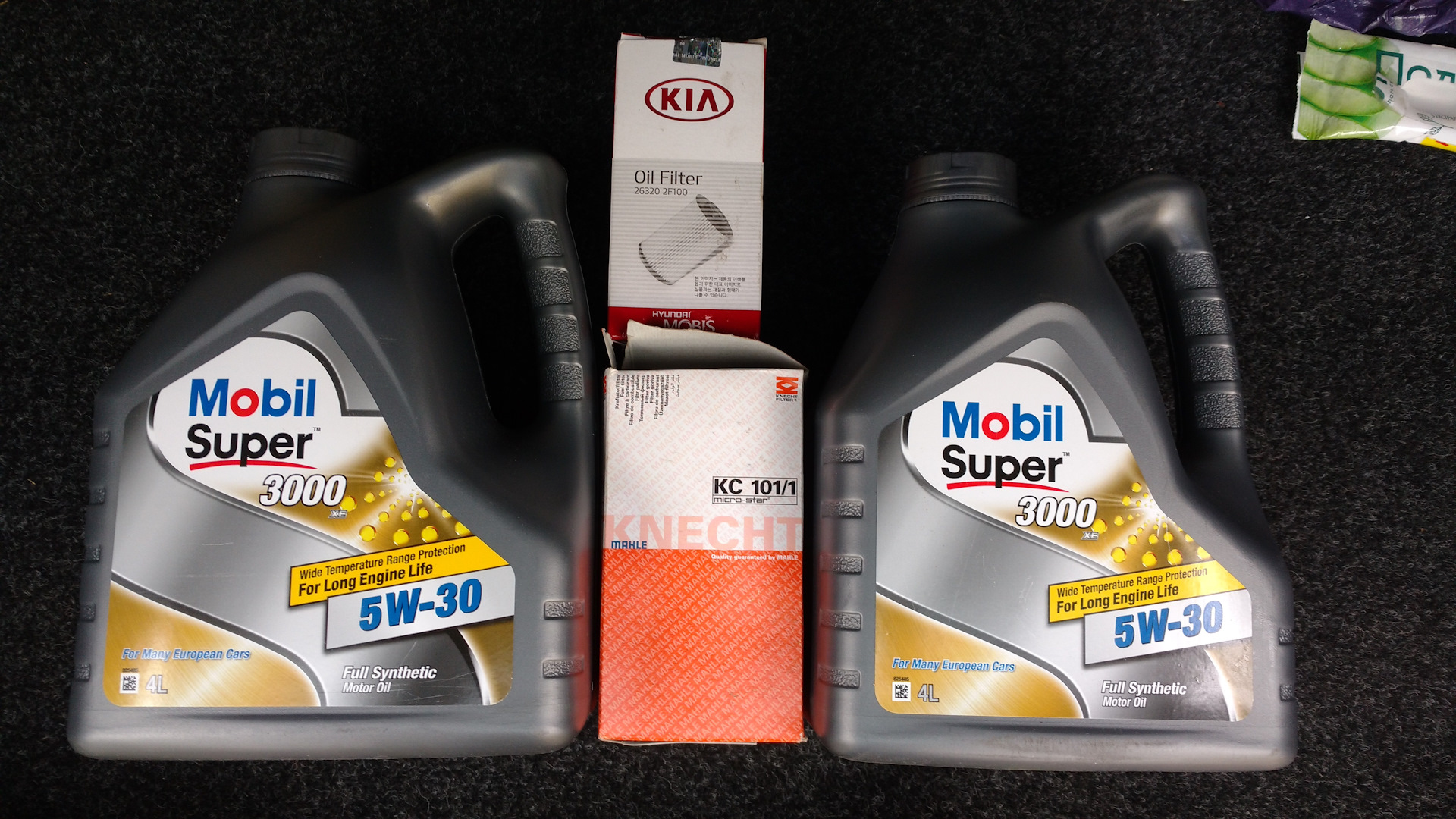 Масло в двигатель соренто 2.2 дизель. Масло Shell для Kia Sorento бензин 2 и 4. Масло мобил в Киа Соренто дизель 2,5. Масло для Kia Sorento 2.4. Киа Соренто 2011 масло.