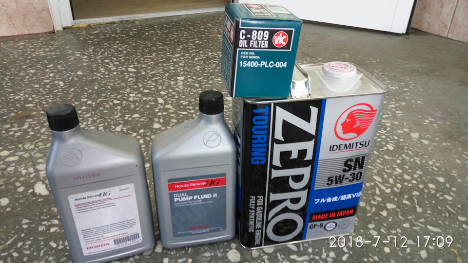 Замена масла двигателя и жидкости в редукторе. Обнаружена течь в рейке ...