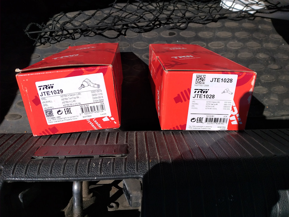 Замена стойки стабилизатора и рулевых наконечников. — Opel Astra H, 1,6 ...