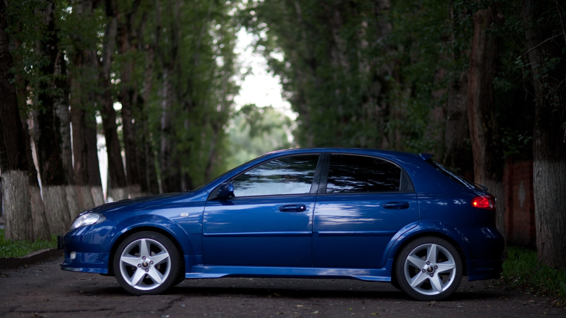 Chevrolet Lacetti синий хэтчбек r17 колеса