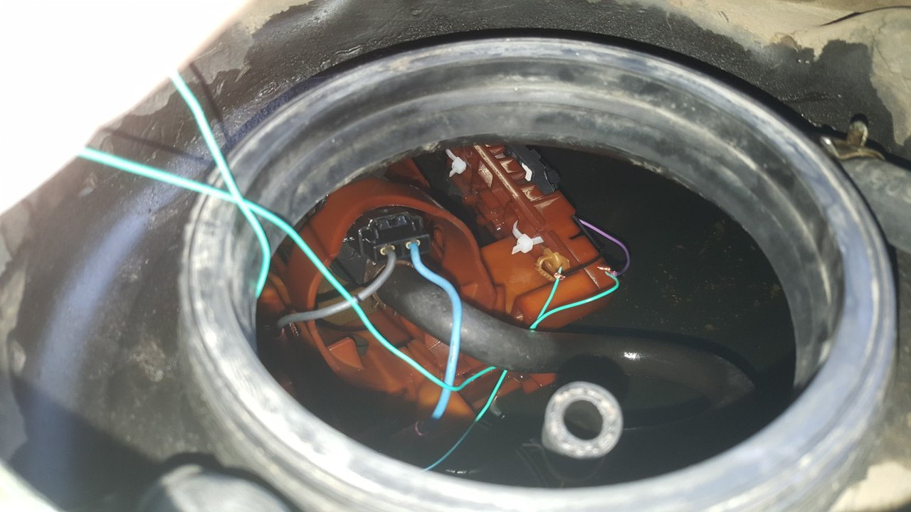 показания уровня топлива гольф 3 в баке. поплавок бензобака ваз 2110. датчик уровня топлива 21074. Xc90 датчик уровня топлива стрелка. датчик уровня топлива toyota sequoia.