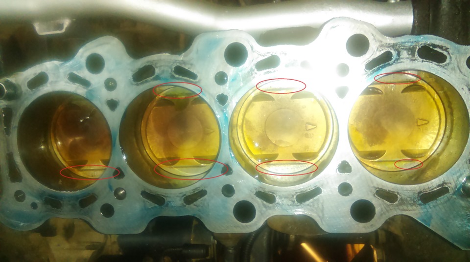 поршень достает до головки что делать