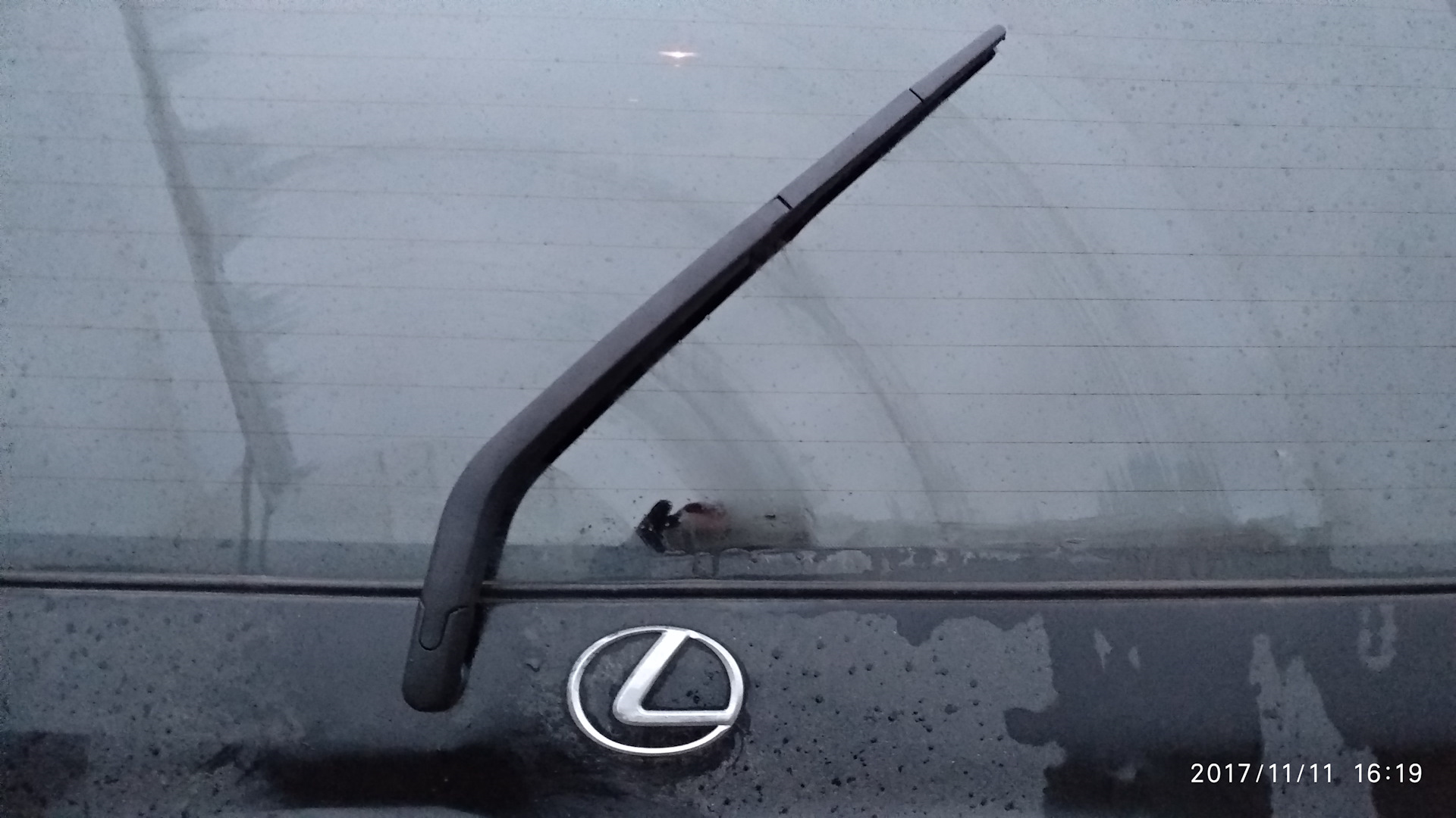 Замена заднего дворника — Lexus LX (UZJ100), 4,7 л, 2002 года | своими ...