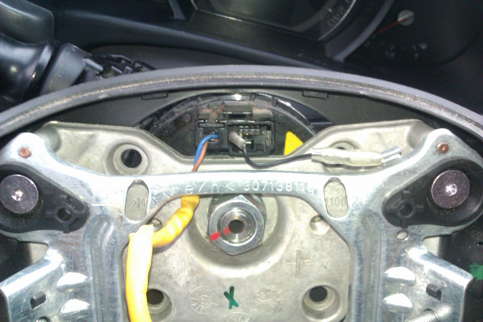 Подскажите где заказать кнопки круиза на руль — KIA Sportage (3G), 2 л ...