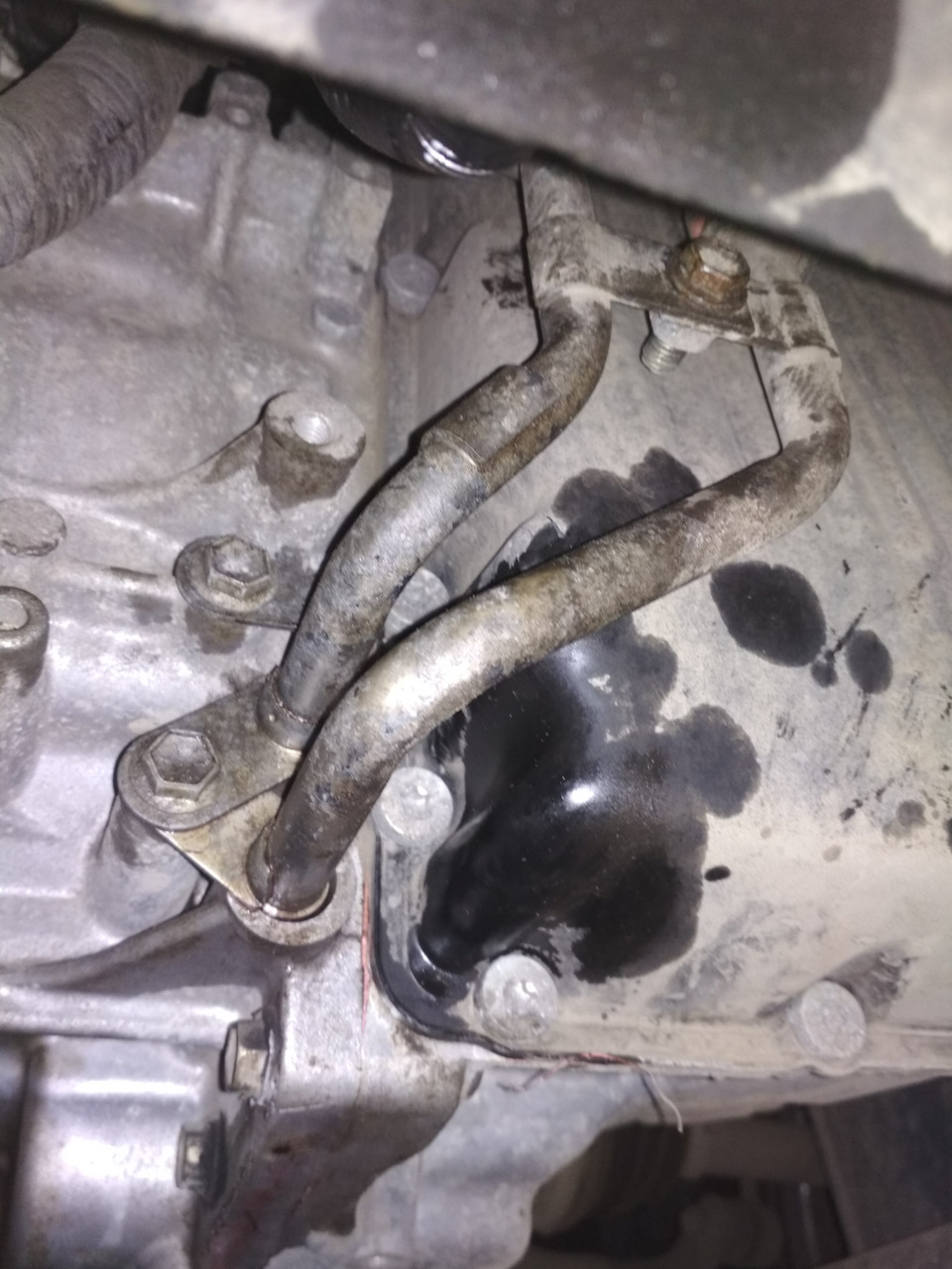 Вот почему нужно снимать две трубки.Нам нужна нижняя. — Ford S-Max (1G)