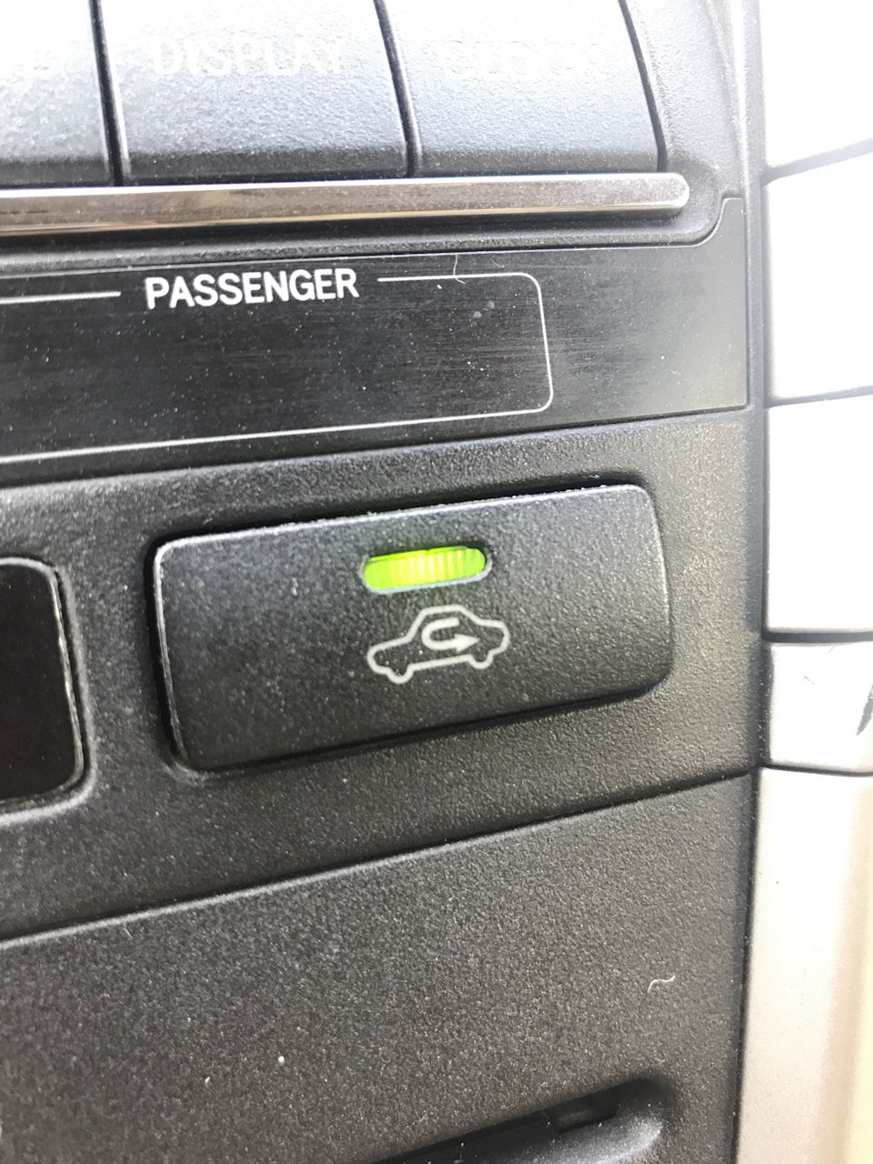 Кнопка забора воздуха. Переключатель потока воздуха акцент. Кнопка забора воздуха. Ауди а4 панелька управление кондиционером. Кнопка забора воздуха.