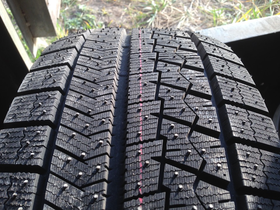 Зима отзывы. Bridgestone vrx2. Бриджстоун близак VRX 2. Bridgestone Blizzak VRX. Бриджстоун 001.