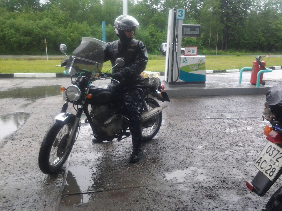 Встретили байкеров местных. — Toyota Crown (S130)