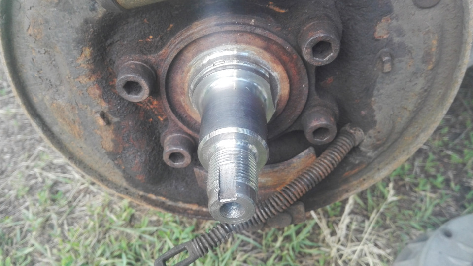 Снимал колодки, еще когда надеялся без съемника 2х лапого обойтись. — Lada 2114