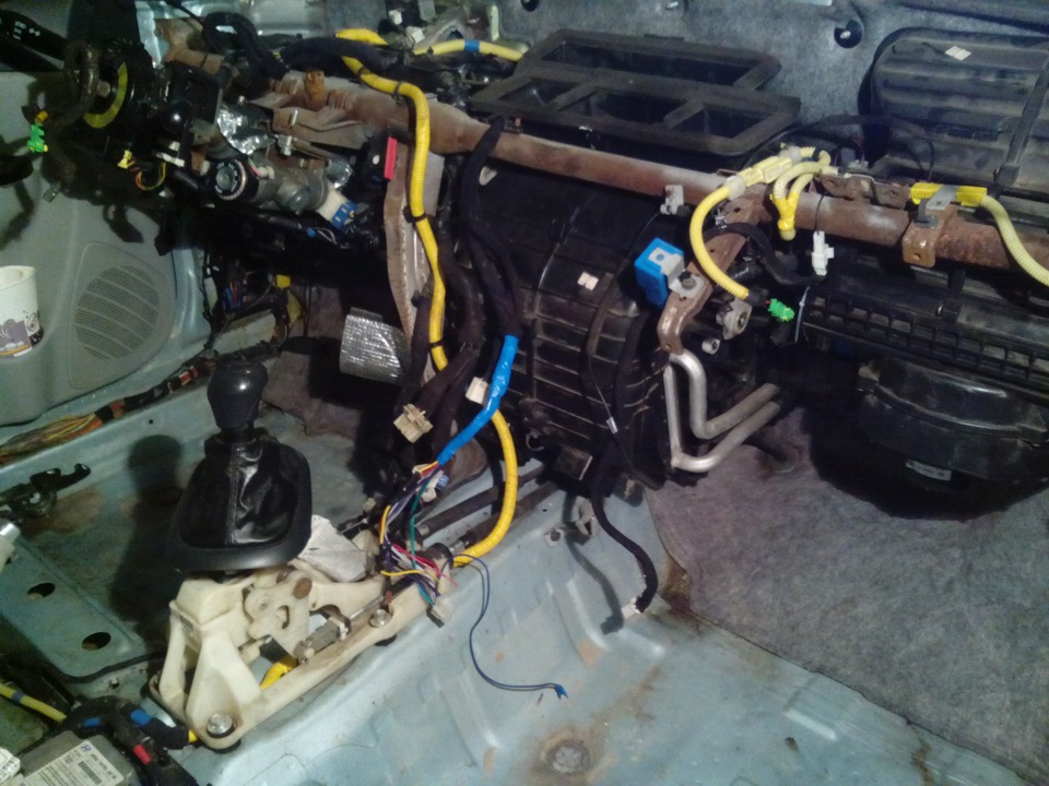 шумоизоляция пола перетяжка торпедо материалом horn — DRIVE2