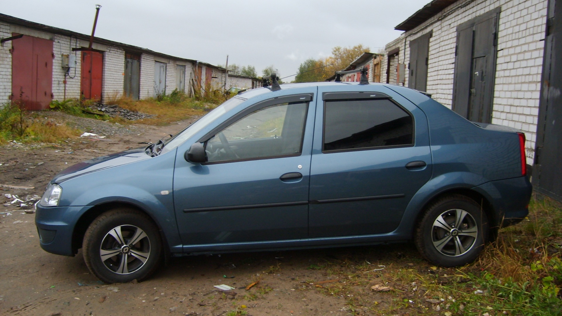 Км рено. Логан 1 1.4. Рено Логан -50. Renault Logan 1.4 расход. Расход 1,4 Логан.