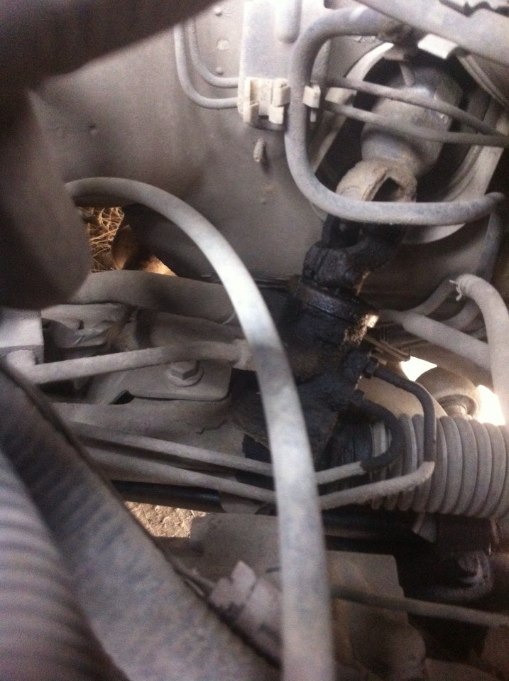 Потеет рулевая рейка — Nissan Almera II (N16), 1,8 л, 2005 года ...