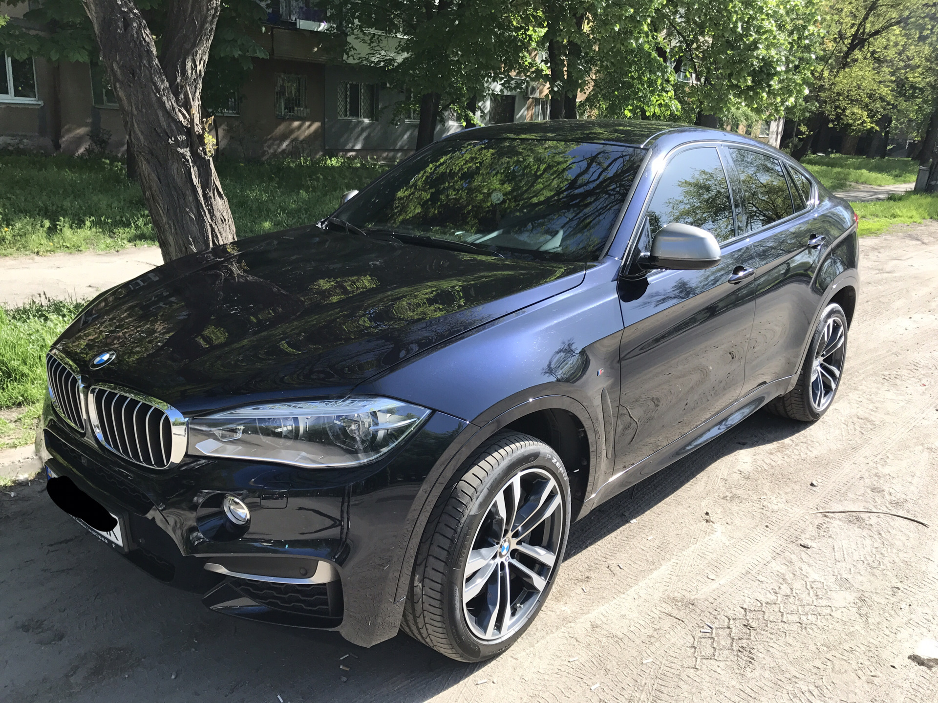 Фото бмв х6 черного. Черный карбон металлик BMW x6. БМВ x6 черный карбон. BMW x6 g06 черный карбон. BMW x6 черный карбон металлик 2020.