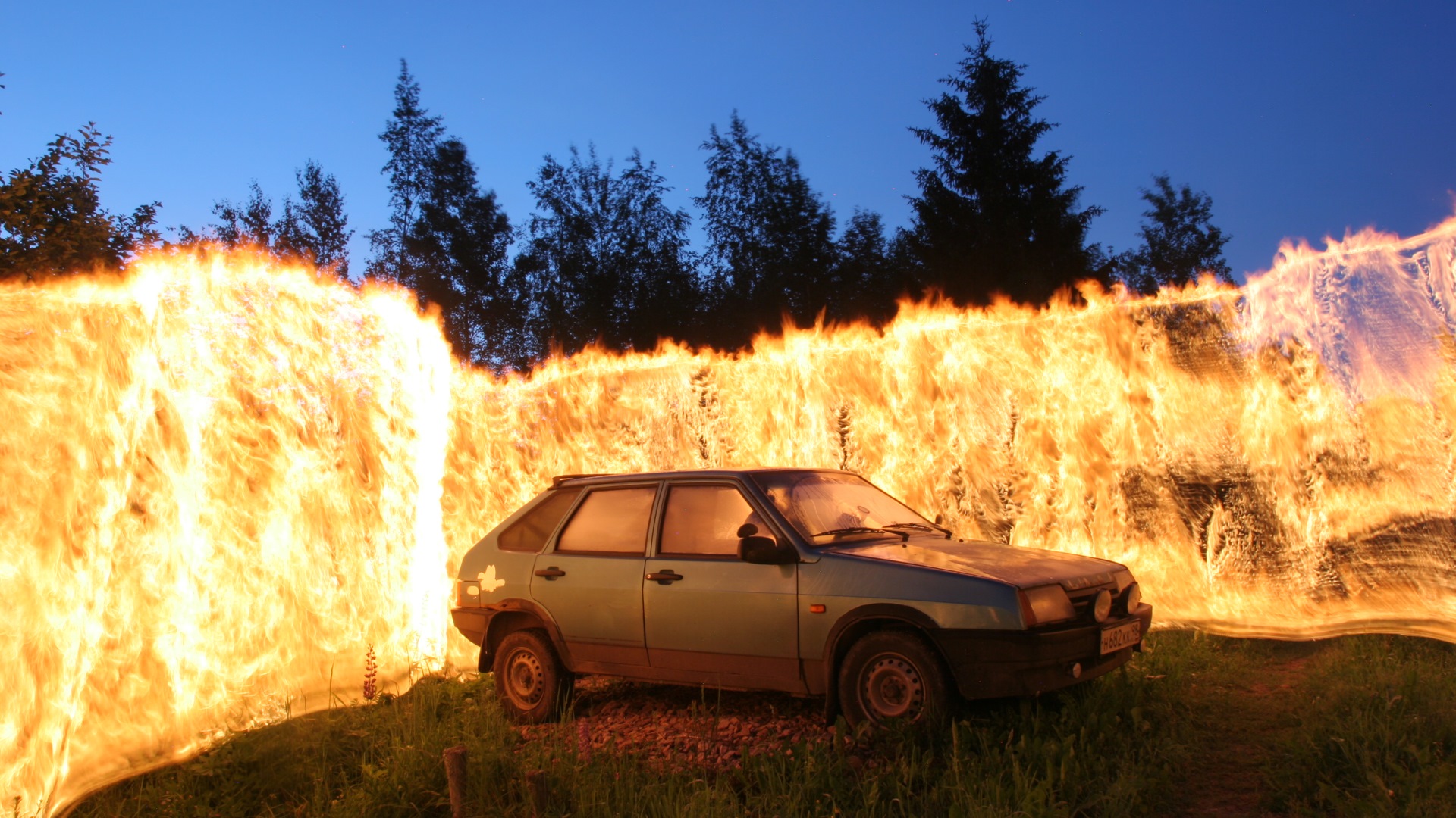 Автомобиль смены. Лада в огне. Wall Fire автомобиль. Lada on Fire.