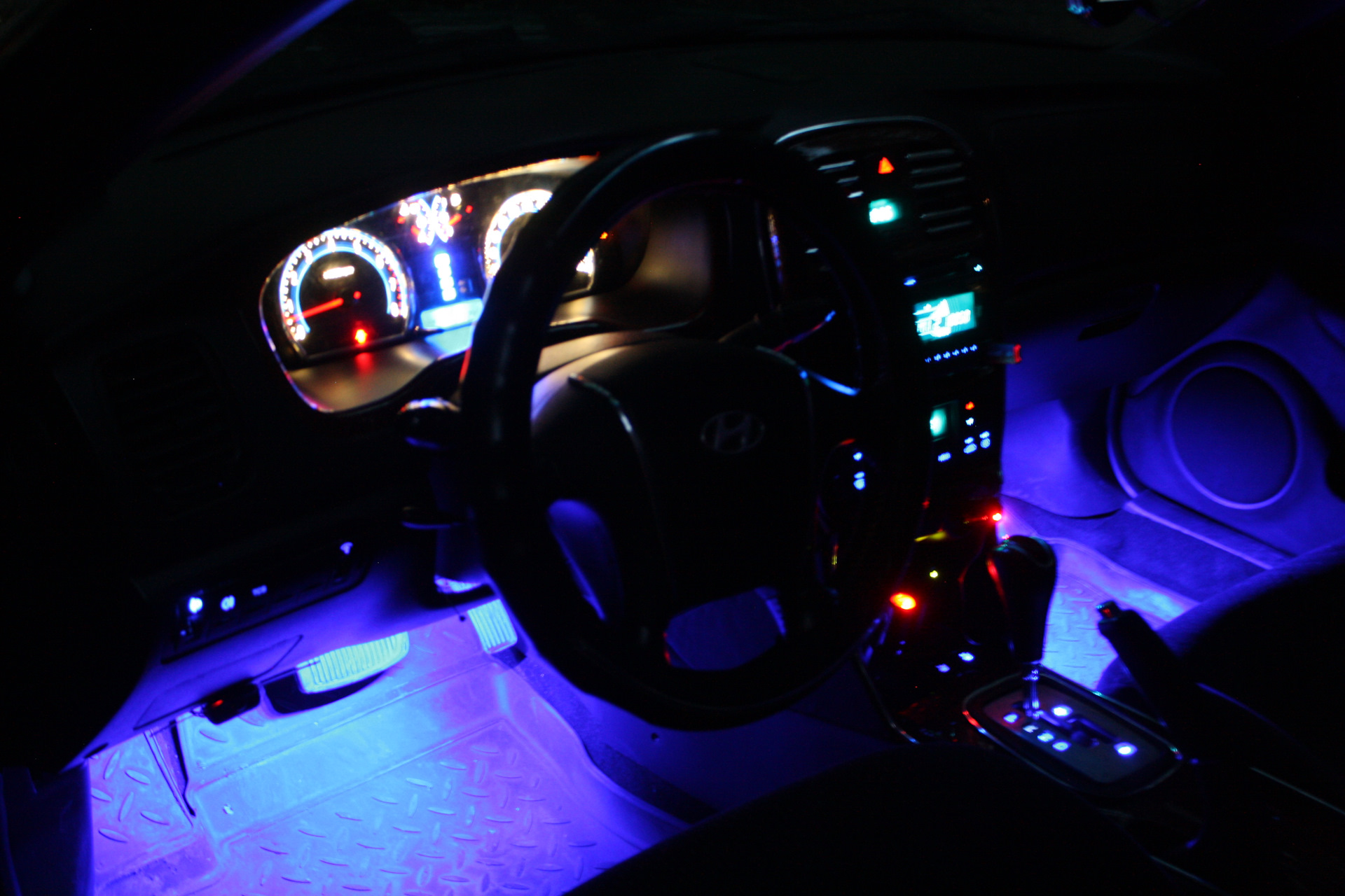 Установка освещения сколько стоит. Hyundai Sonata подсветка салона.