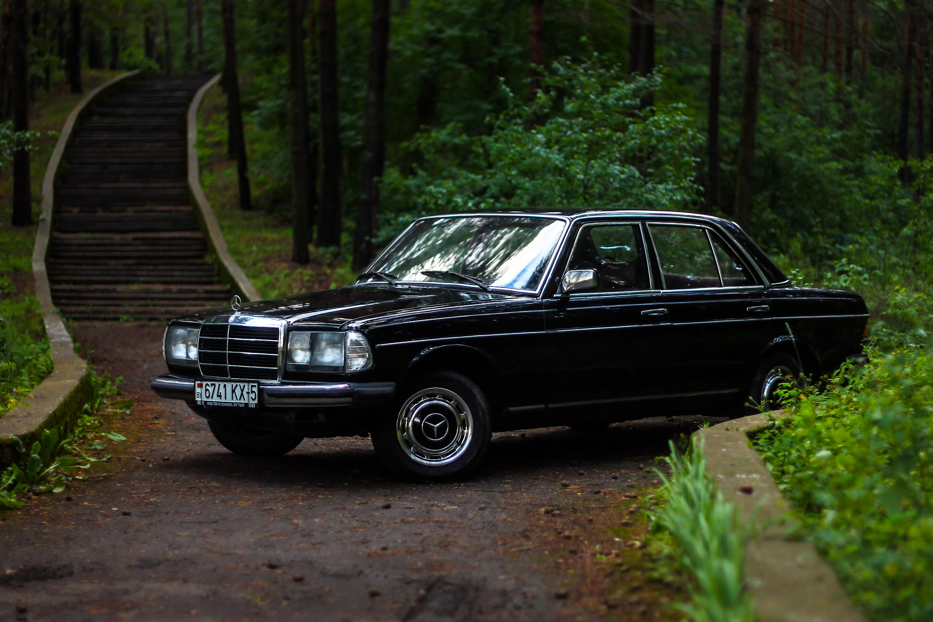 Mercedes w123. Mercedes-Benz w123. Мерседес w123. W123 Mercedes изумрудный. Mercedes w123 Рестайлинг.