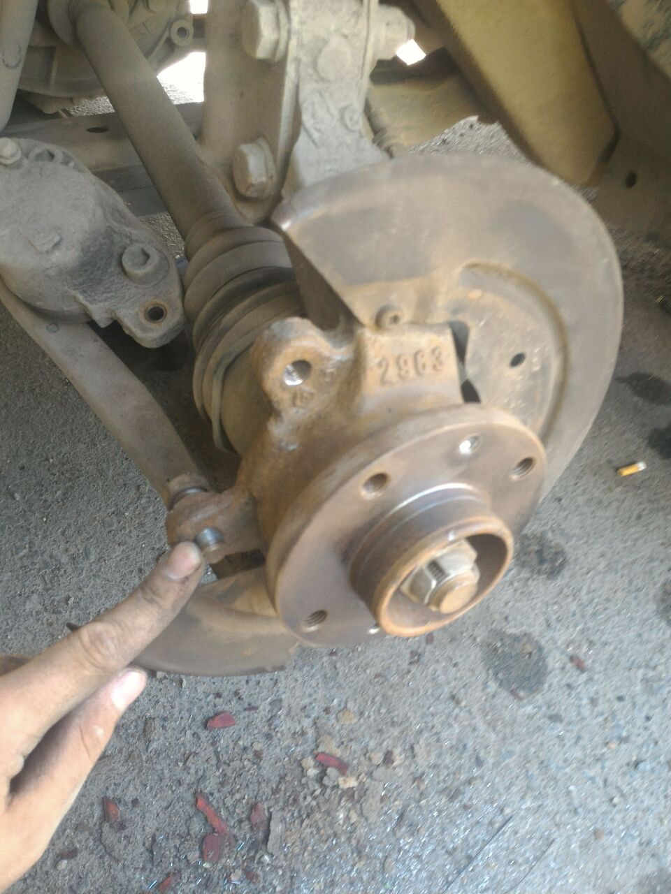 Прикипел тормозной диск? Выход есть. — Renault Logan (1G), 1,4 л, 2005 ...