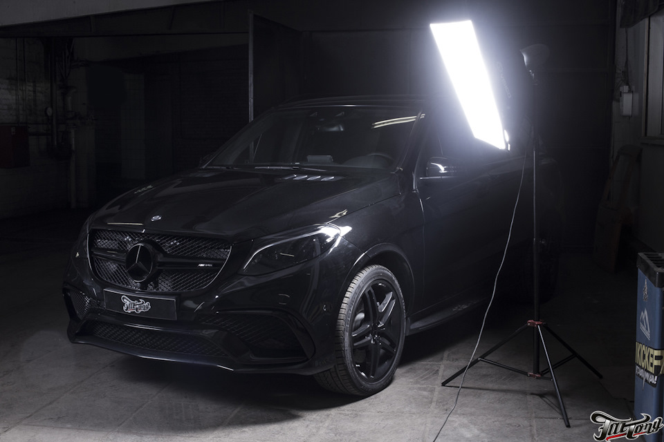 Mercedes GLE. Перетяжка потолка в итальянскую алькантару цвета антрацит ...