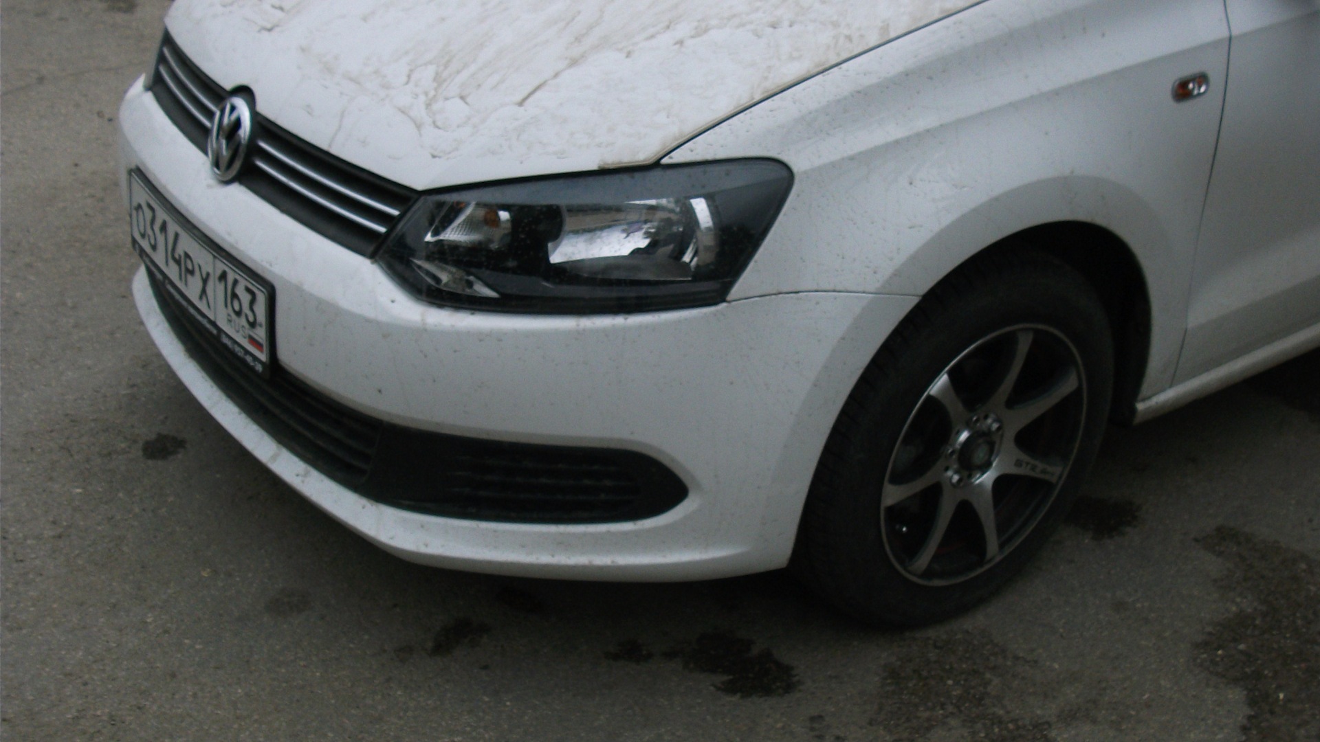 Volkswagen Polo Sedan 1.6 бензиновый 2010 | Белая на DRIVE2