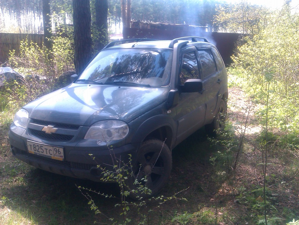 на даче — Chevrolet Niva, 1,7 л, 2011 года | фотография | DRIVE2