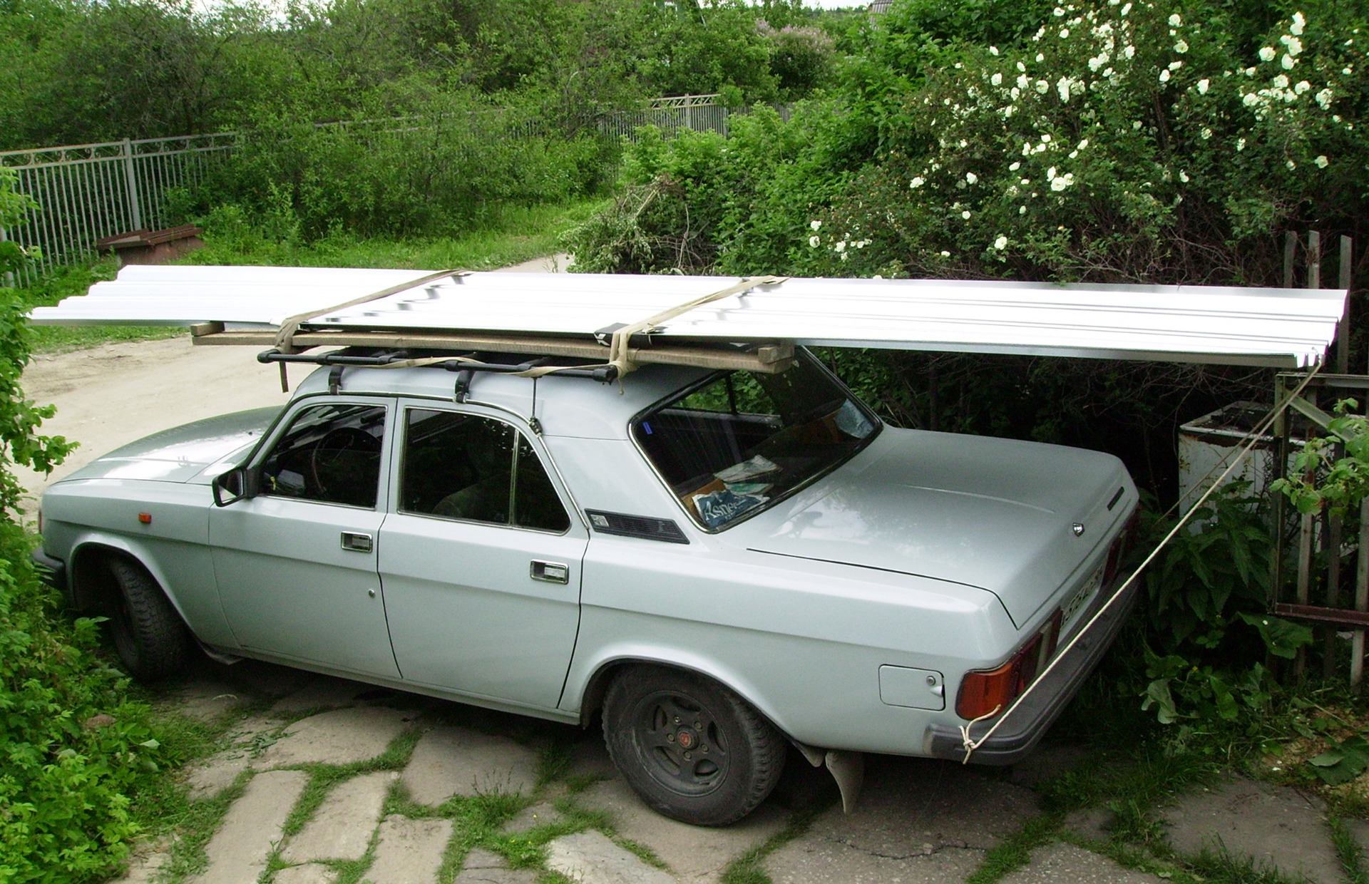 Автомобили длиной 6 метров. Багажник на крышу ГАЗ 2410. ГАЗ 31029 багажник на крышу. Багажник на крышу ГАЗ 3110. Багажник на Волгу 3110 на крышу.