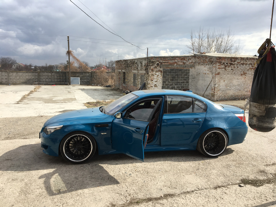 Отзыв владельца BMW M5 (E60) - автозвук. 