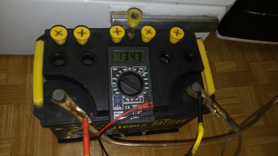 Зарядка аккумулятора и измерение плотности — Lada Приора хэтчбек, 1,6 л ...