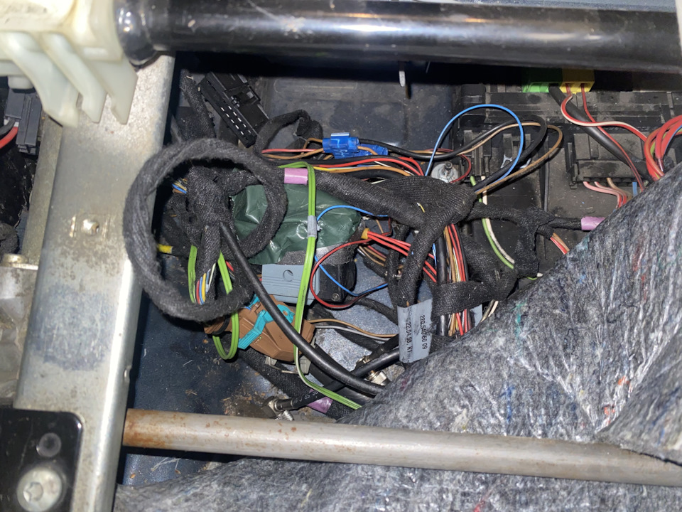 Блок под задним правым сиденьем w220 — Сообщество «Mercedes-Benz ...