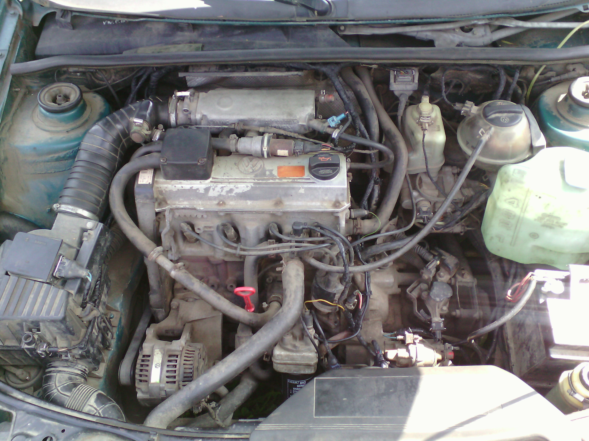 Двигатель volkswagen b3. Пассат б3 2.0 инжектор. VW Passat b3 1.8. Фольксваген Пассат б3 2.3. Подкапотка Фольксваген Пассат б3.