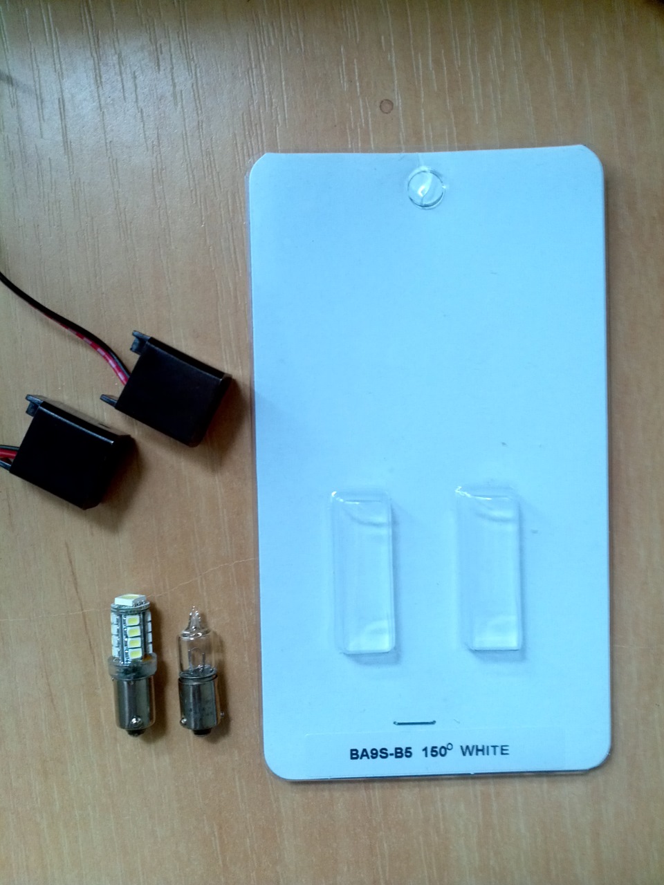 Белые светодиоды вместо жёлтых габаритов — Audi A4 (B6), 1,8 л, 2003 ...