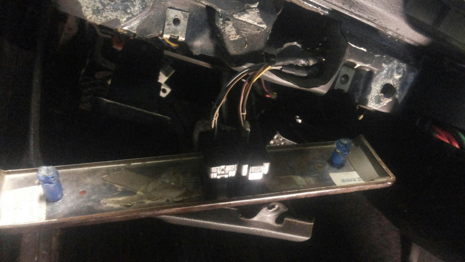 Photo from the logbook BMW 7 series (E38)