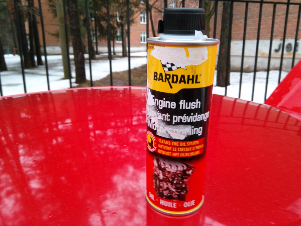 Промывка, заливаешь в масло, перед заменой, 15 минут работы двигателя и всё слить. — Toyota Cynos (52)