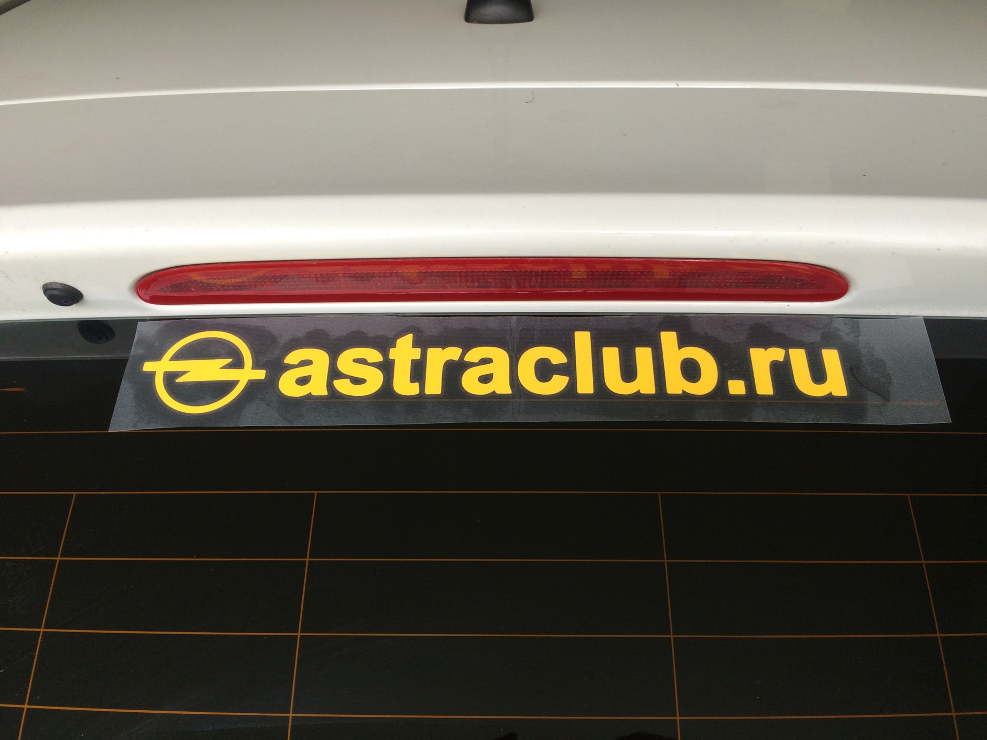 Opel club. Наклейка Opel Astra Club. Наклейки на Опель. Bertone наклейка Opel Astra. Antara Club наклейка.