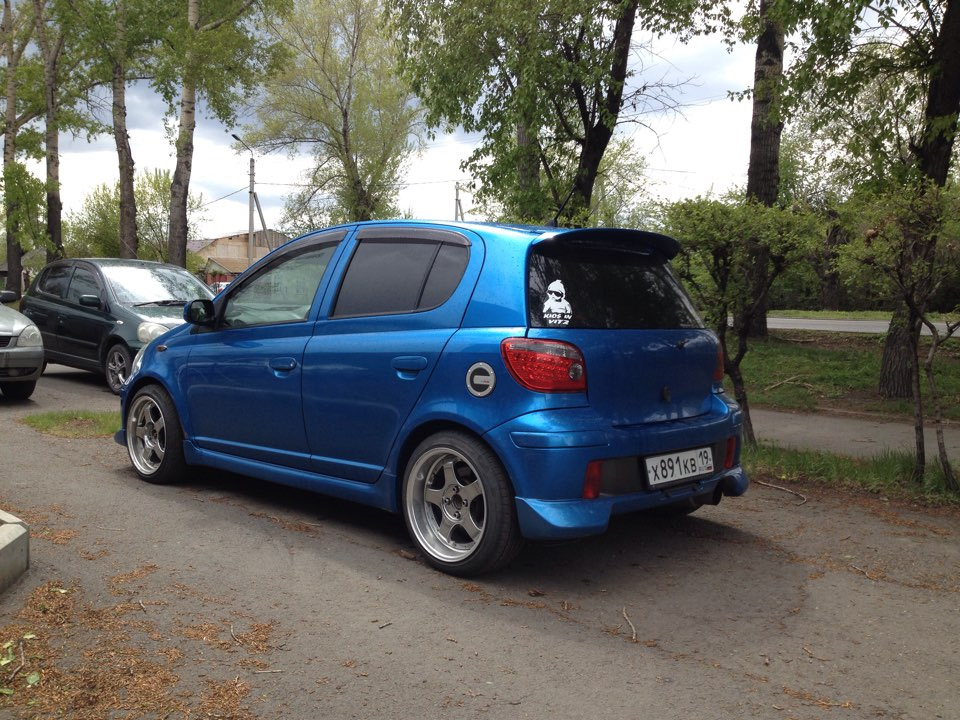 Toyota Vitz 1 3 RS 2001 синий